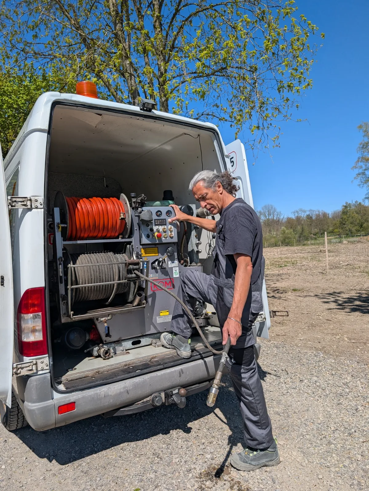Einsatzfahrzeug von RohrTotal mit Hochdrucktechnik in der Region Ulm