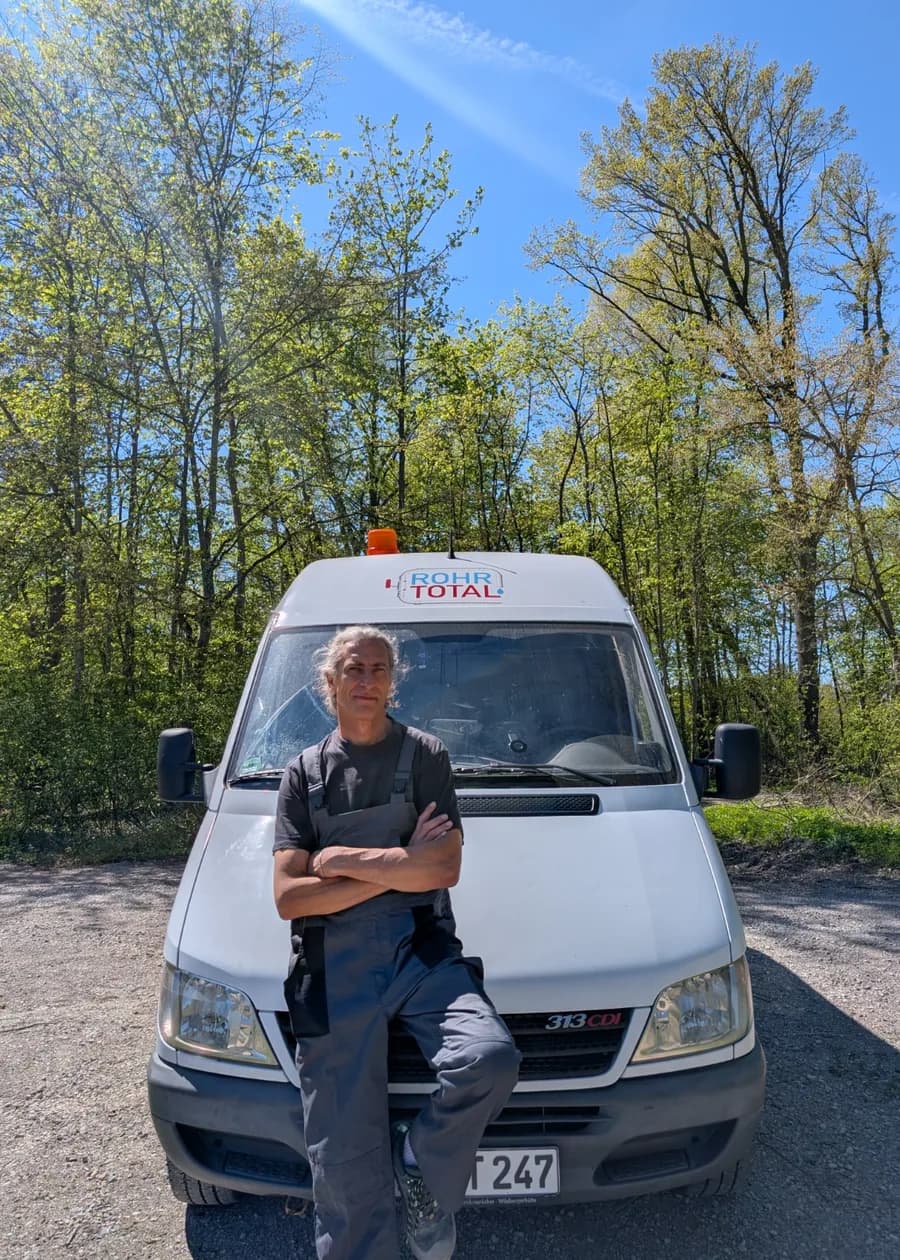 Rohrreiniger am Einsatzfahrzeug von RohrTotal in der Region Ulm