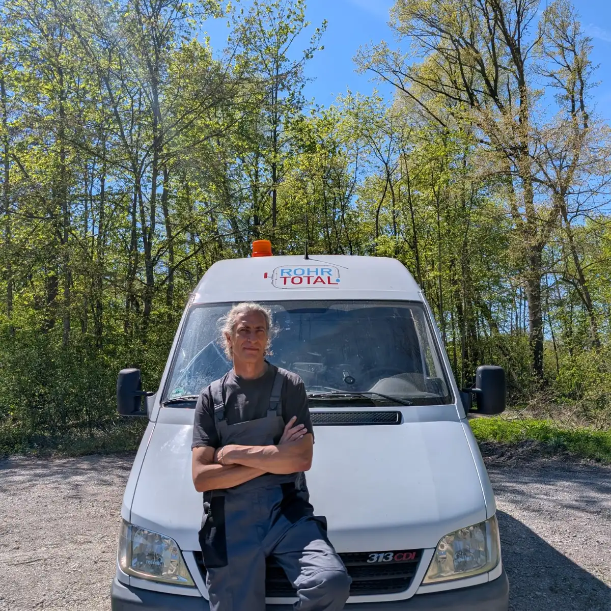 Rohrreiniger am Einsatzfahrzeug von RohrTotal in der Region Ulm